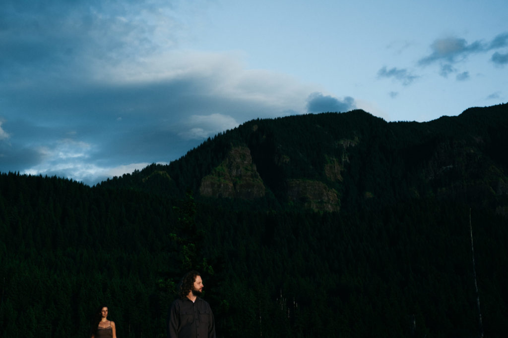 Engagement photo at Government Cove in the Columbia River Gorge