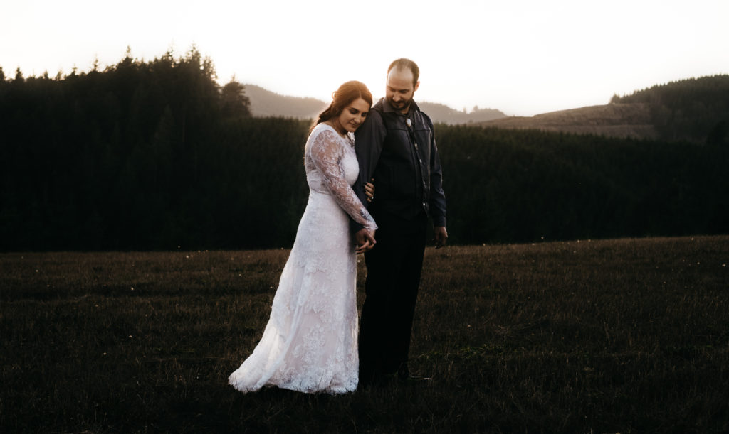 Sunset wedding photo in the hills of the Oregon coast in Florence