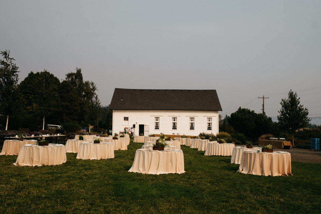 Outdoor wedding reception at The Old Schoolhouse in Newberg, OR
