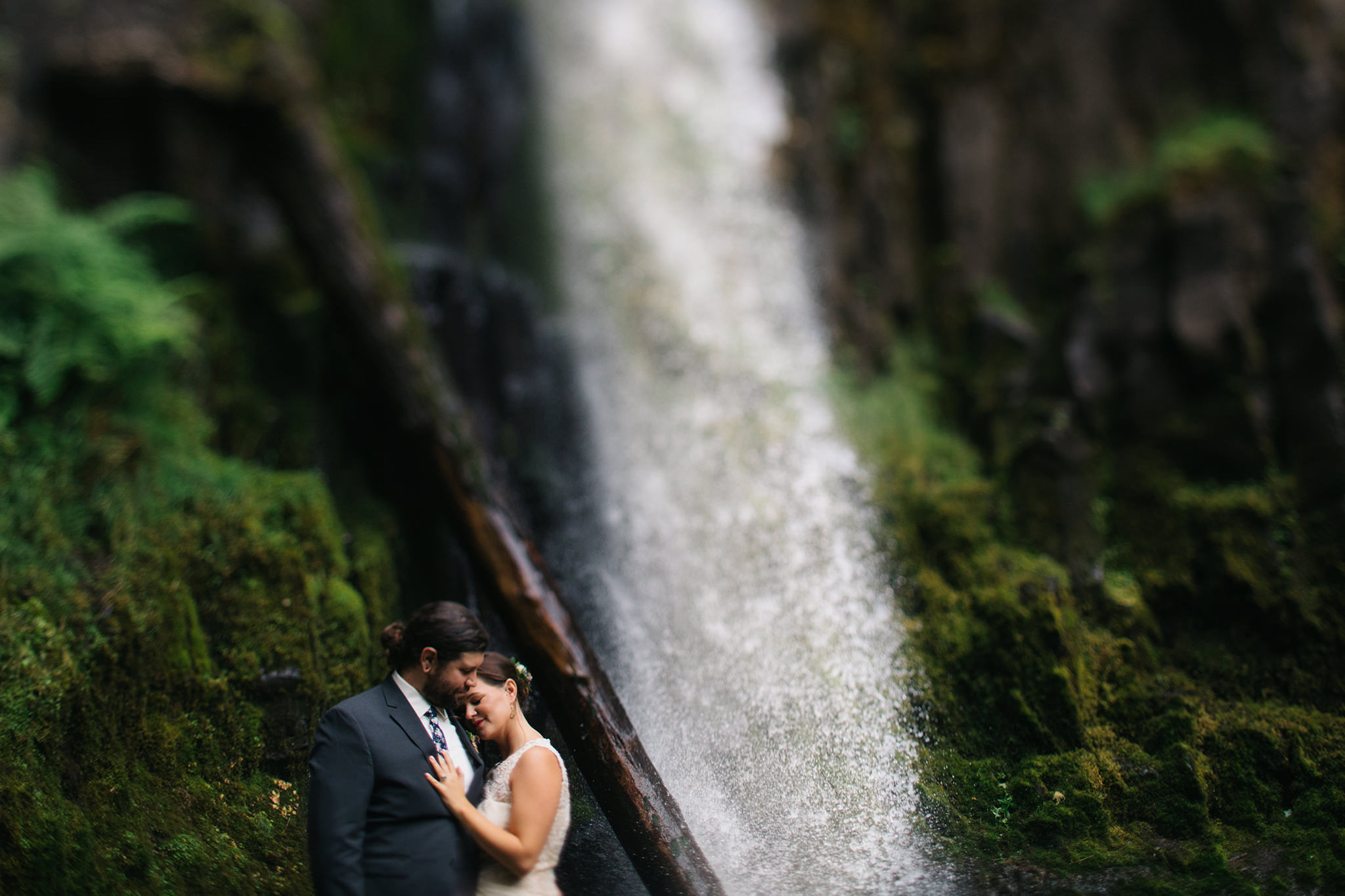 Oregon waterfall elopement photo