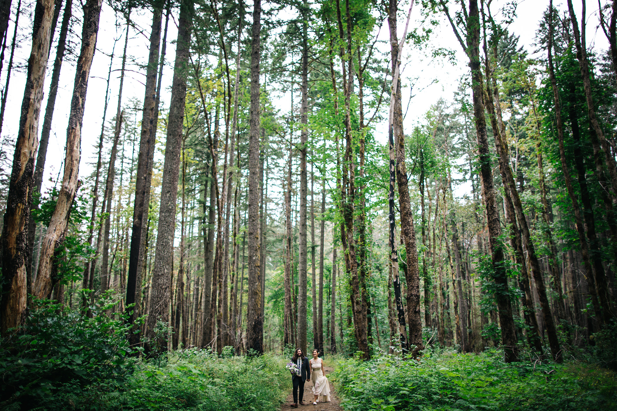 Woodsy elopement photo on the Columbia River Gorge in Oregon