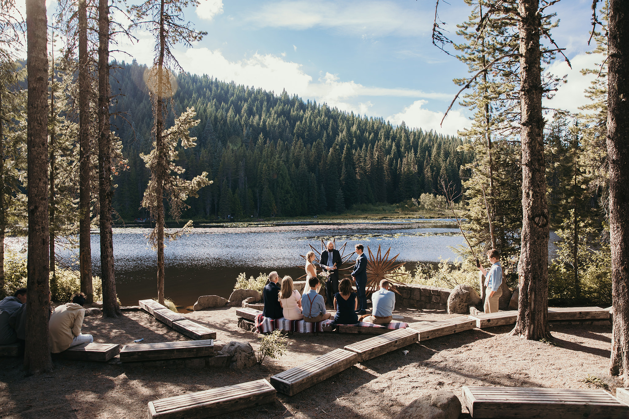 Wedding ceremony at the Trillium Lake amphitheater in the summer
