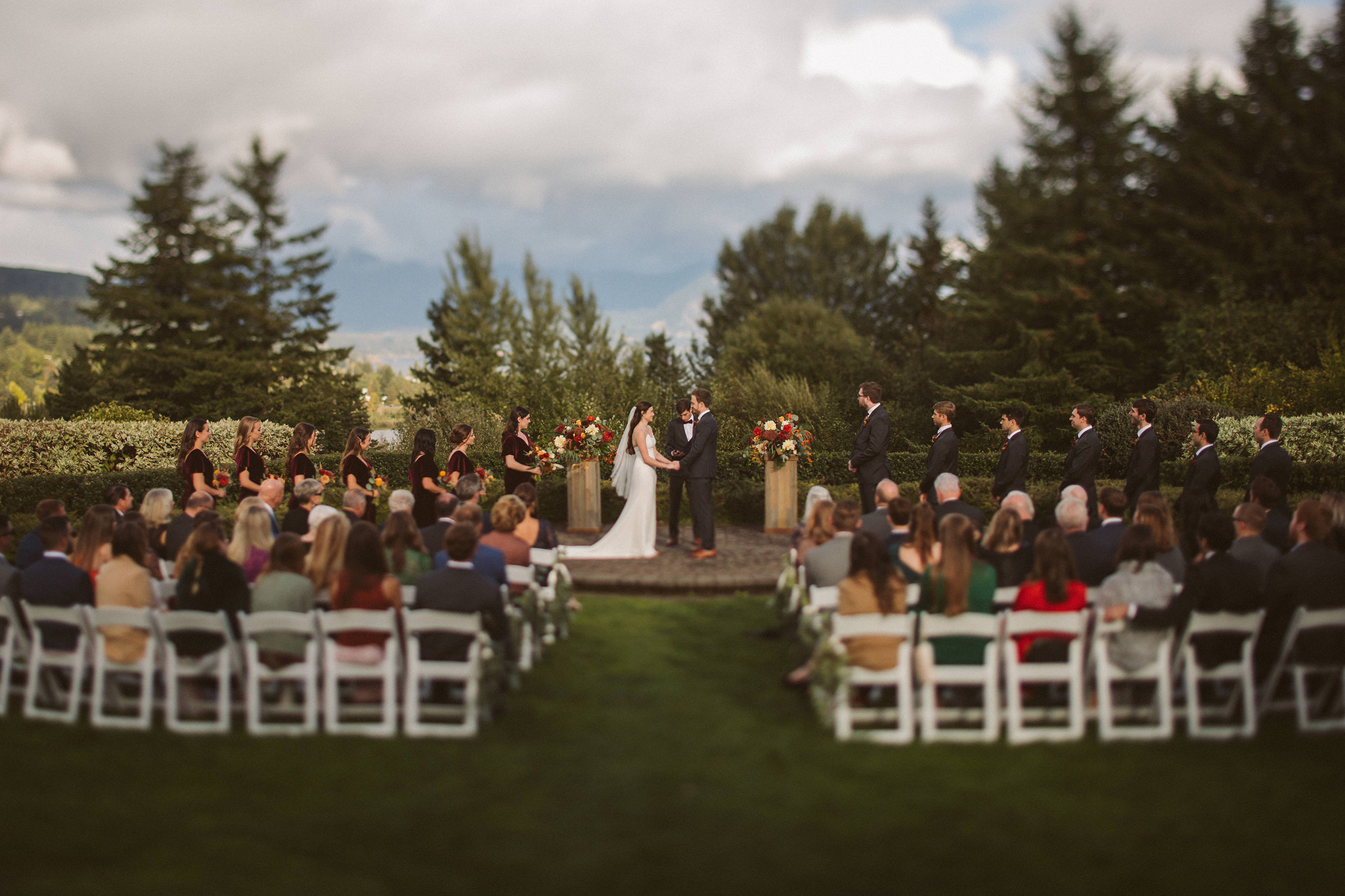 An outdoor wedding ceremony at Skamania Lodge on the Columbia River Gorge