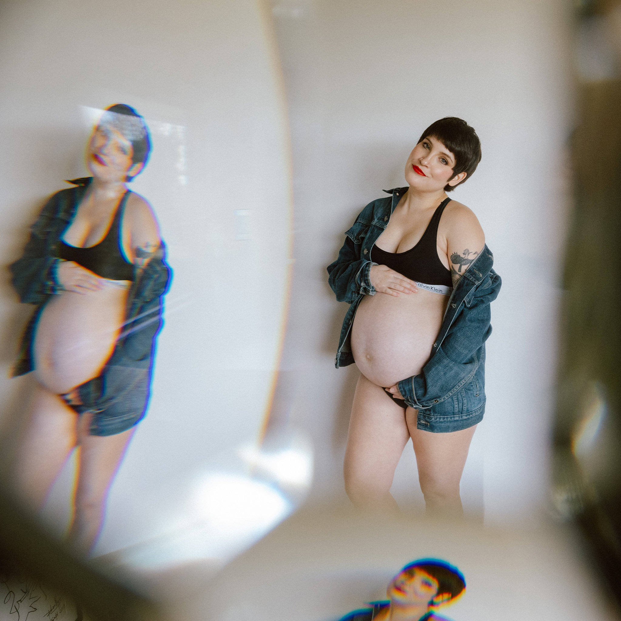 Creative boudoir maternity photos in Portland, Oregon