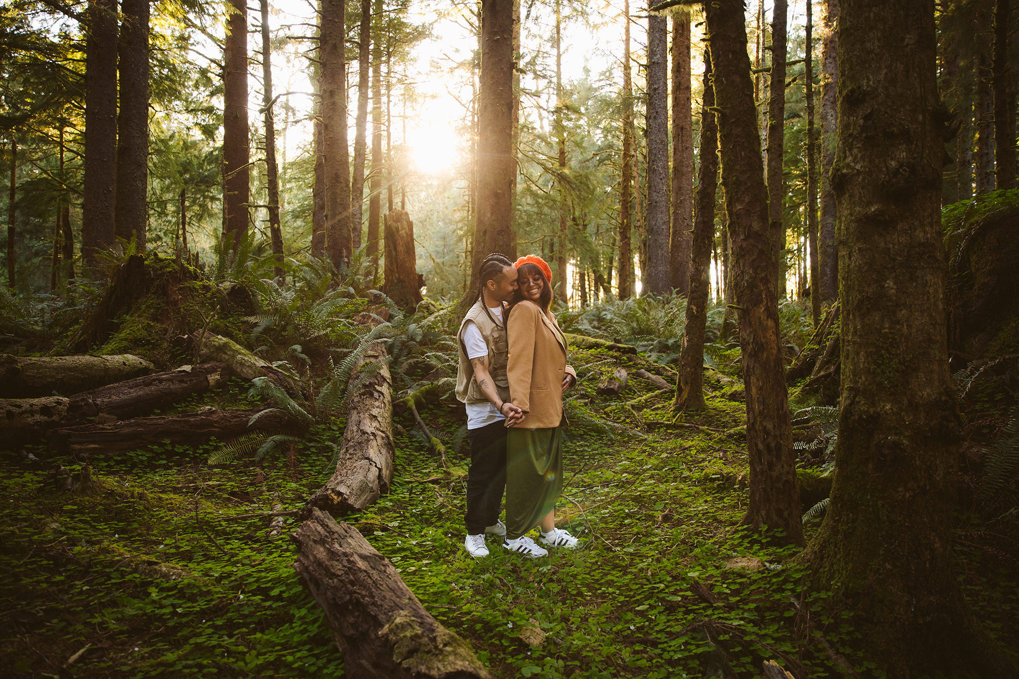 An engagement photo in the Oregon woods