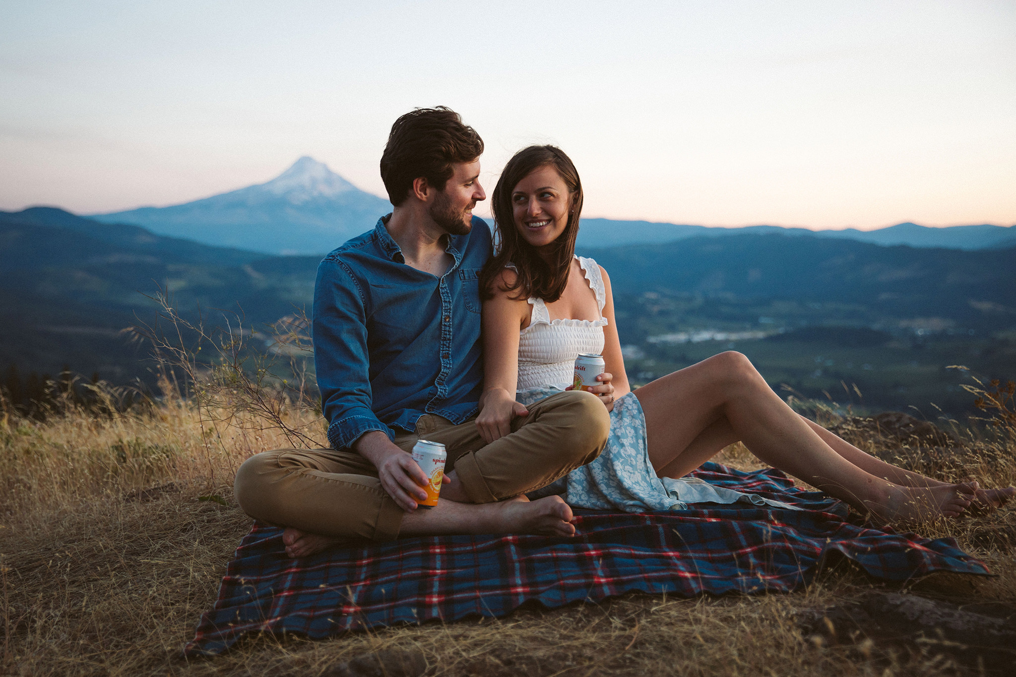 A sunset engagement photo in Hood River, Oregon 