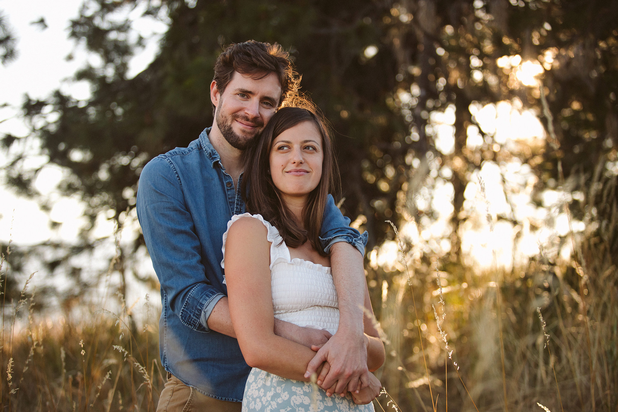 Hiking engagement photos in Hood River, Oregon